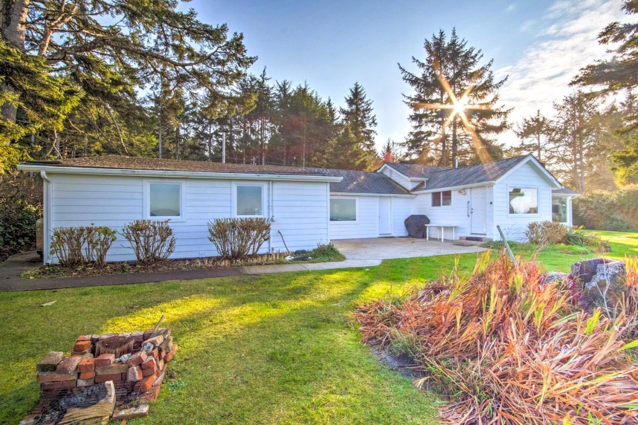 Cliffside Lighthouse Beach Home With Ocean View Coos Bay Exterior photo